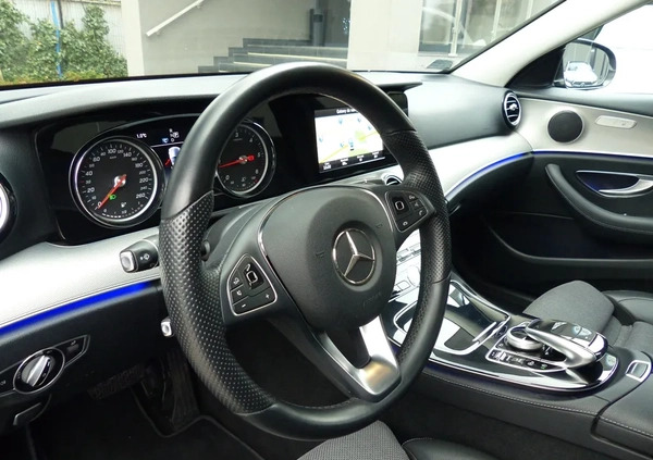Mercedes-Benz Klasa E cena 119900 przebieg: 91465, rok produkcji 2017 z Pakość małe 379